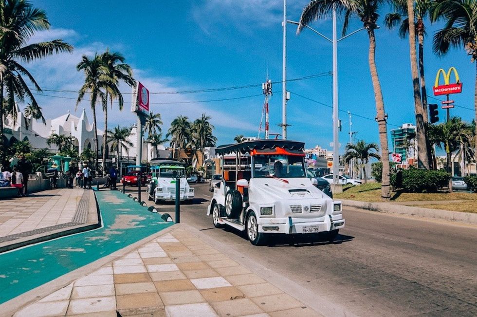 Should You Take A Taxi, Pulmonia Or Uber in Mazatlán