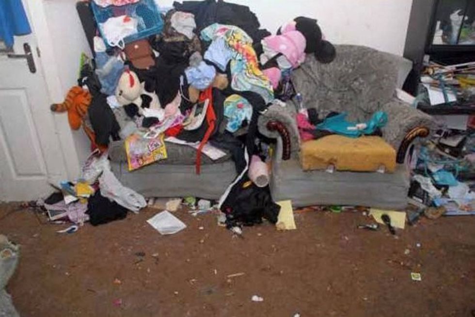 Shpallen fajtorë prindërit që rrisnin fëmijët në shtëpi tepër të papastër foto 5