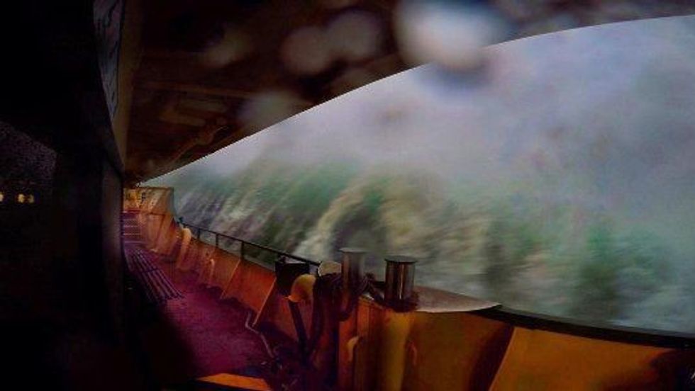 Shpëtoi nga vala gjigante që përfshiu tërë anijen foto 4