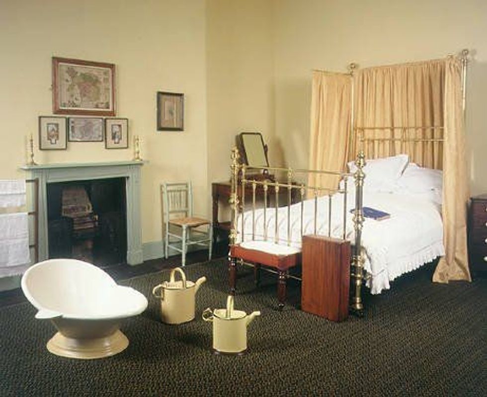 Shtëpia e lashtë që vlen miliona i eshte shitur organizates bamirese per nje euro foto 3