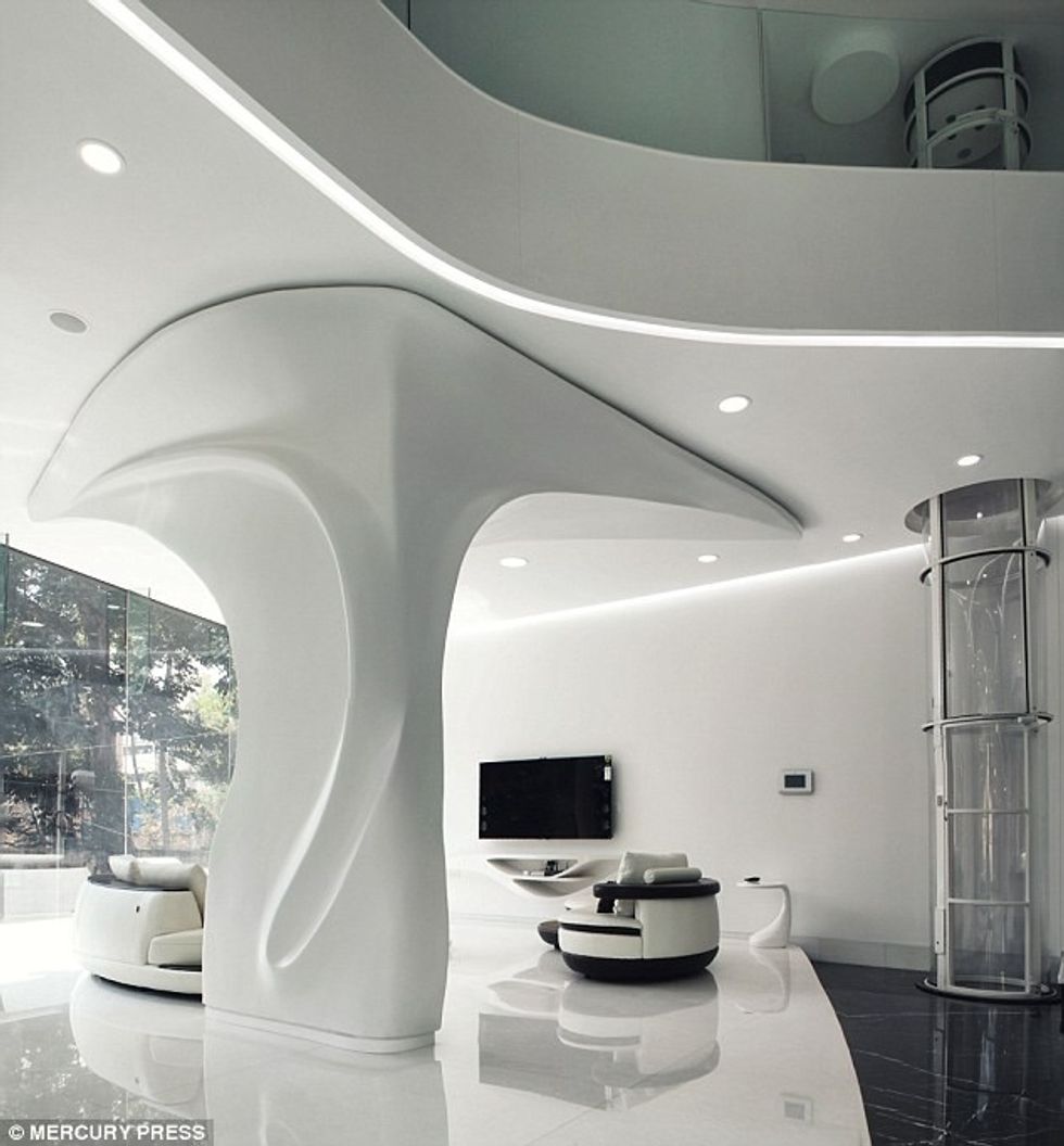 Shtëpia e pazakontë që nuk e ka asnjë linjë të drejtë foto 9