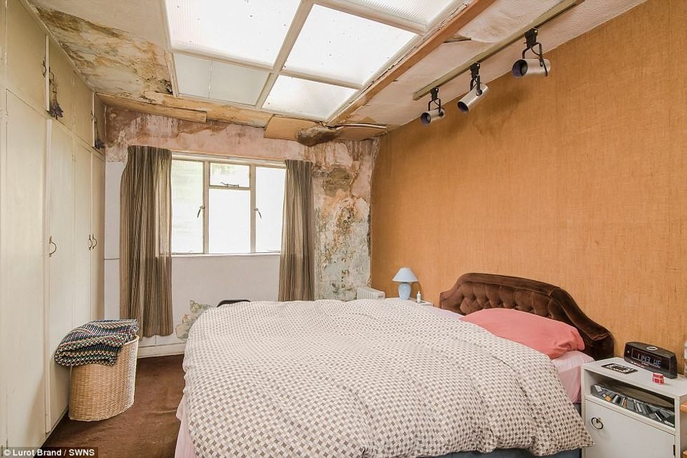 Shtëpia e vjetër që ka vetëm një dhomë gjumi shitet per çmim ekstrem te larte foto 2