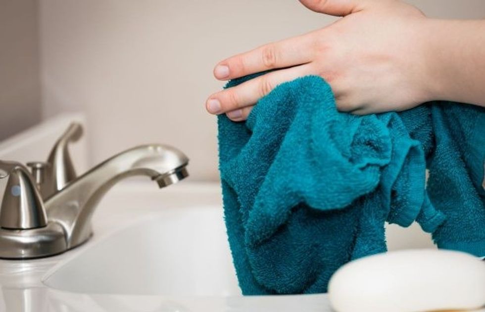 shutterstock 625473698 washing hands 1