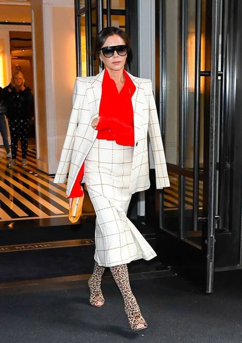 Si Victoria Beckham: 30+ veshje nga ikona e modës, që mund t’i