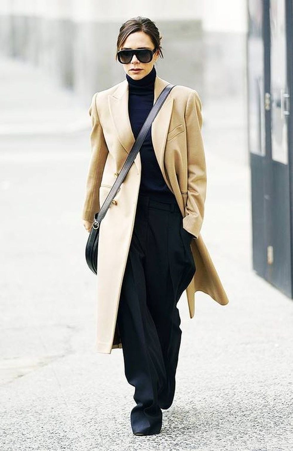 Si Victoria Beckham: 30+ veshje nga ikona e modës, që mund t’i