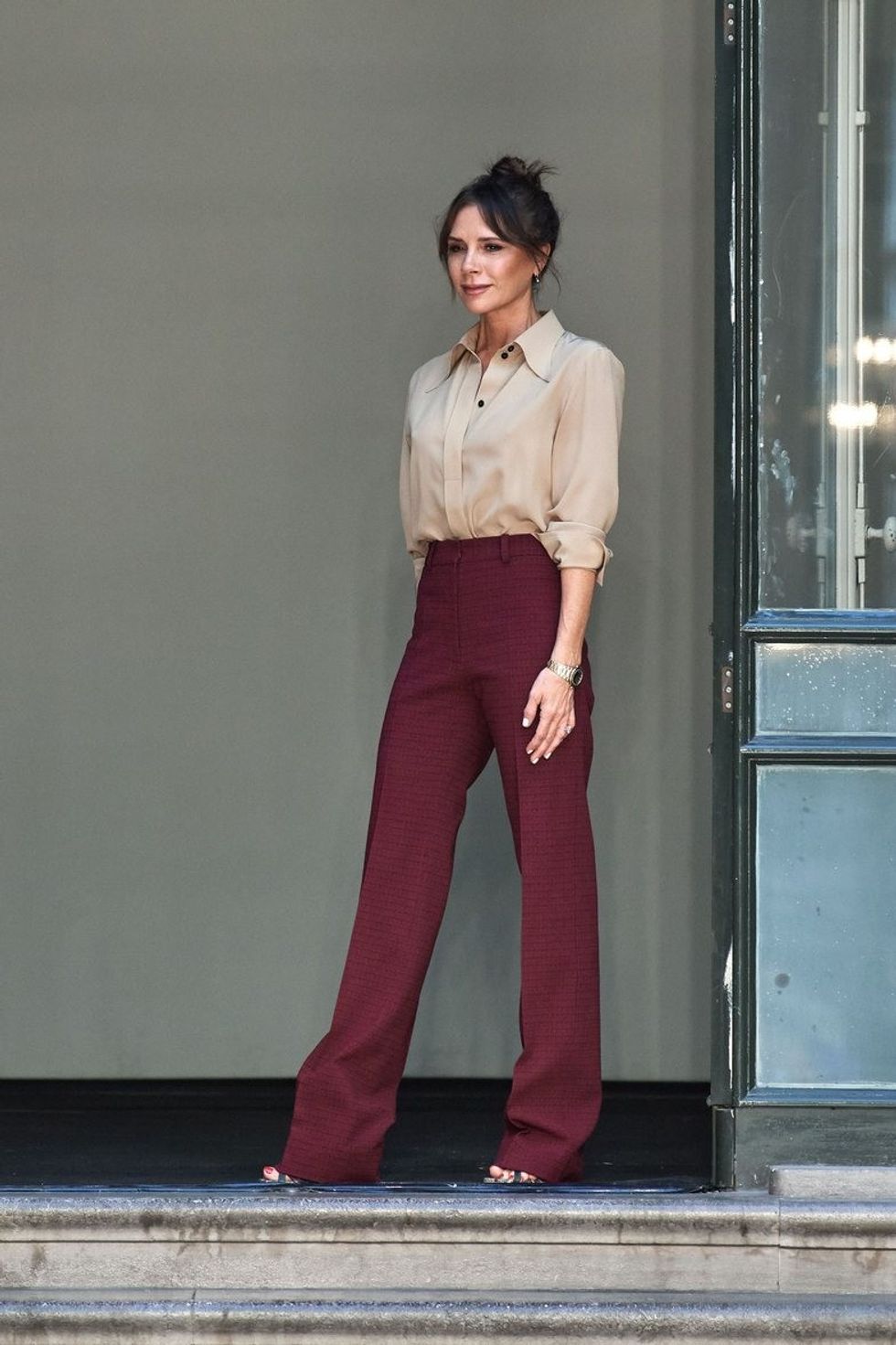 Si Victoria Beckham: 30+ veshje nga ikona e modës, që mund t’i
