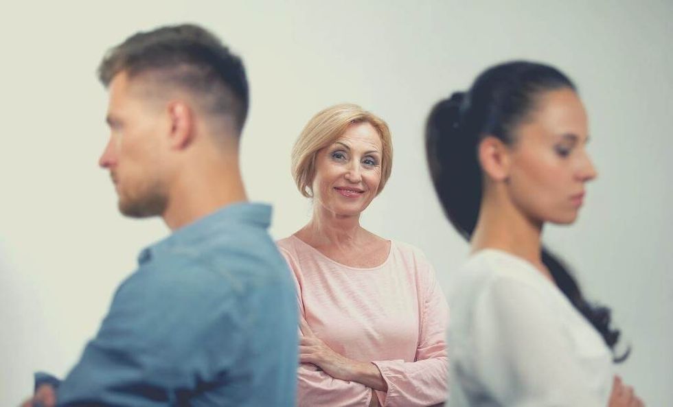 signs of a toxic mother