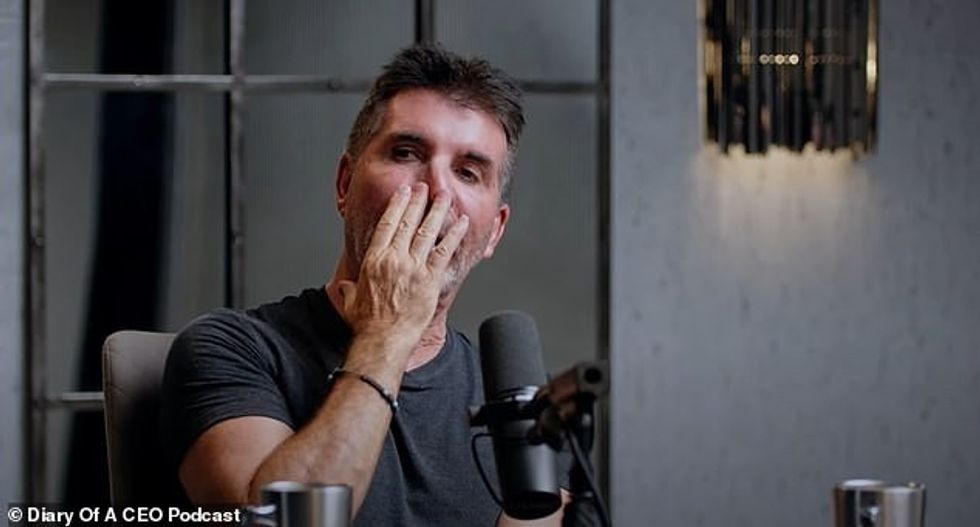 Simon Cowell shpërtheu në lot ndërsa zbuloi se ndjeu se nuk kishte për çfarë të jetonte pasi prindërit i vdiqën