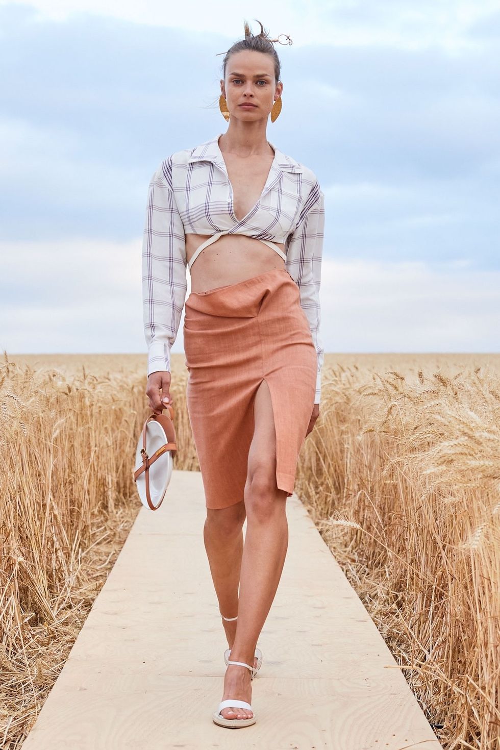 simon porte jacquemus spring summer 2021 collection runway show watch stream 31