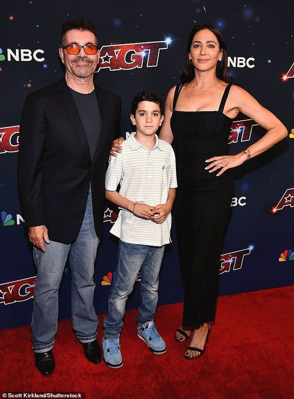 Simon vazhdoi të ishte në një lidhje serioze me Lauren, 46 vjeç, të cilës i propozoi në vitin 2021 gjatë një udhëtimi në Barbados. Ata tani kanë djalin Eric, 10 vjeç