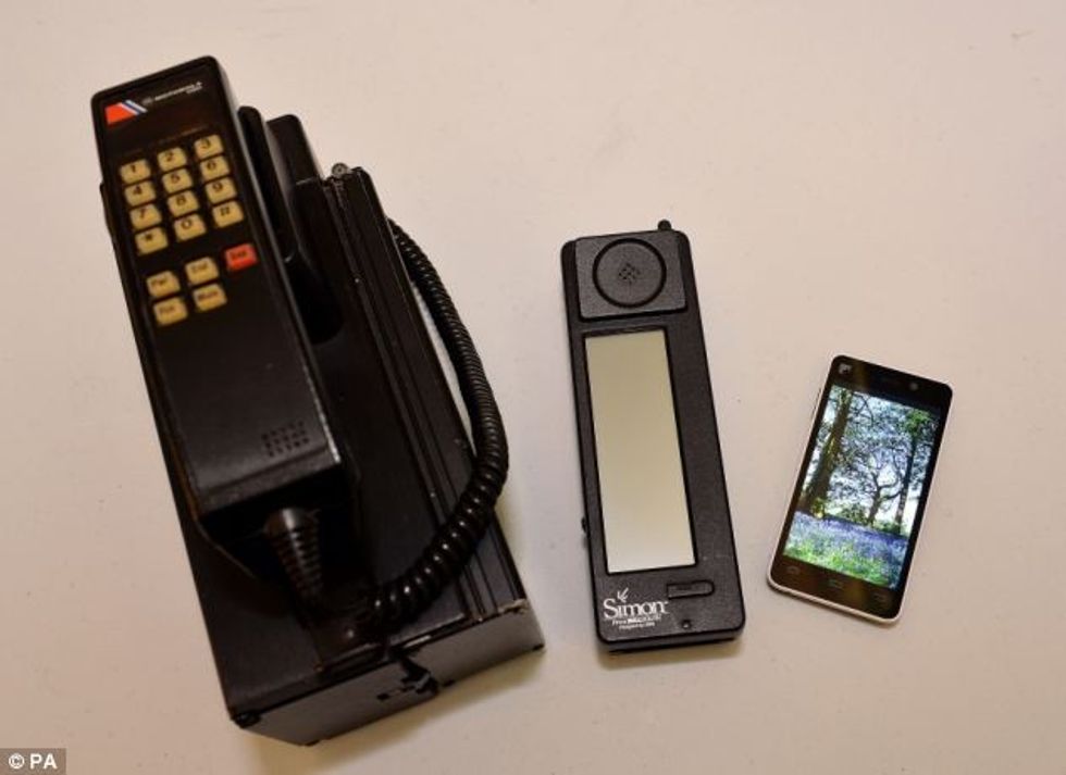 Simone telefoni i pare i zgjuar foto 4