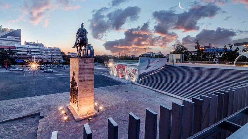 skopje spomenik skenderbeg