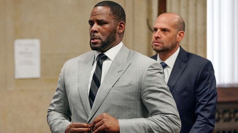 skynews r kelly court chicago 5482975