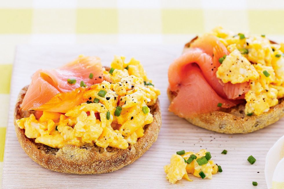 smoked salmon with microwave scrambled eggs 47458 1 scaled