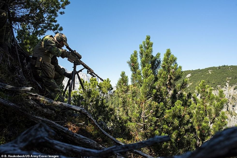 Snajperistet e NATO se 6