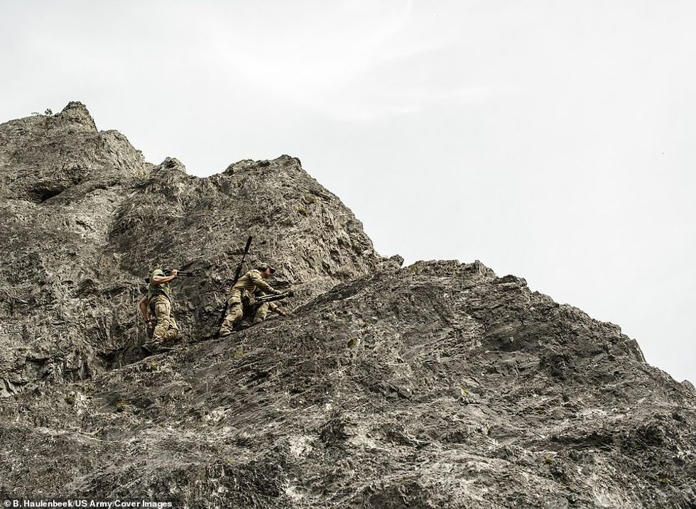 Snajperistet e NATO se 8