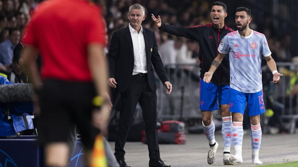 solskjaer moet wissels ronaldo en fernandes uitleggen na verlies in extremis