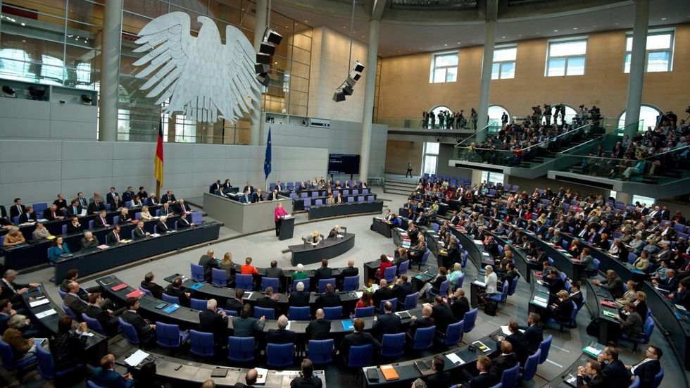 Sondersitzung Bundestag Angela Merkel
