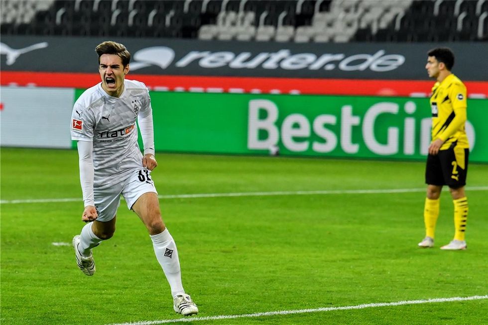 spielt bei borussia moenchengladbach und ist begehrt 2388901h