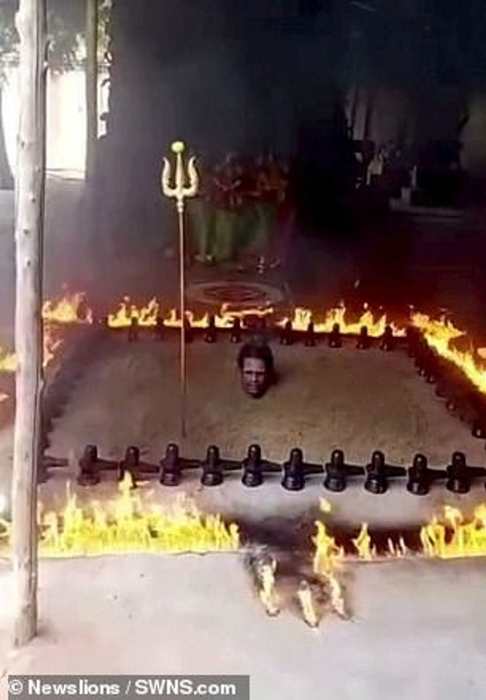 Srinivasa Siddhar buried himself neck-deep in mud and surrounded himself with fire