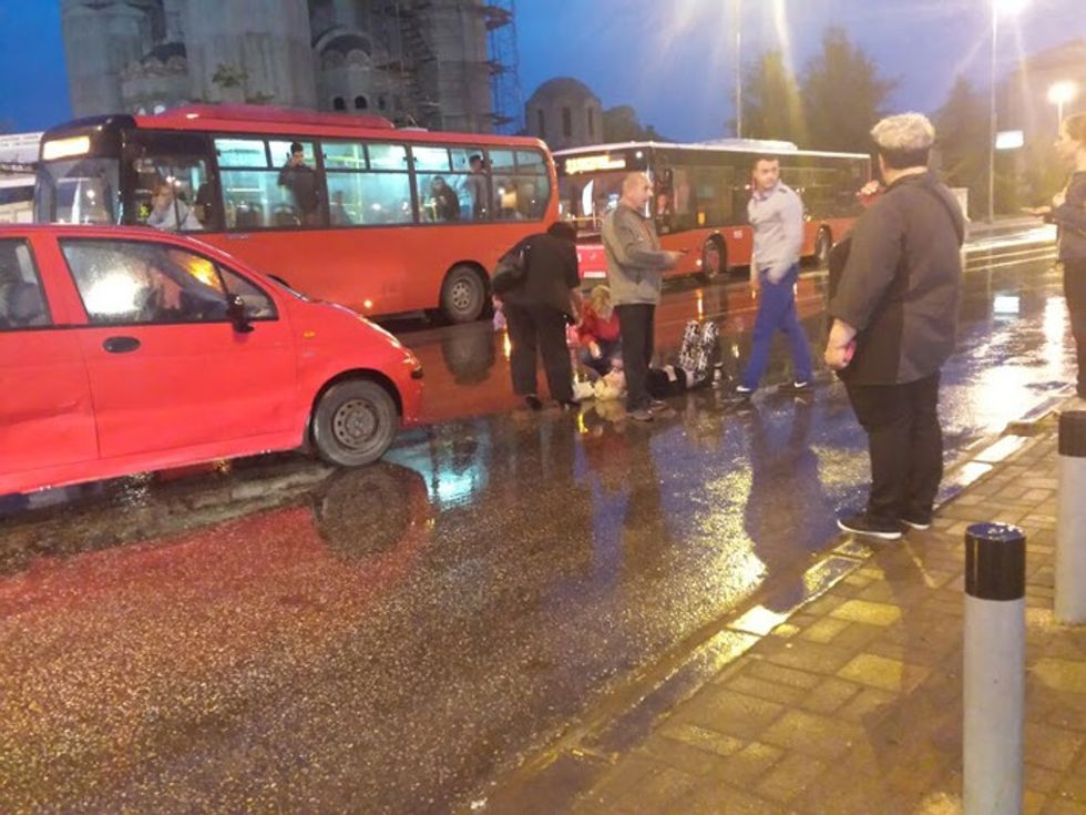 Stacioni Hek Shkup shkelet vajza e re