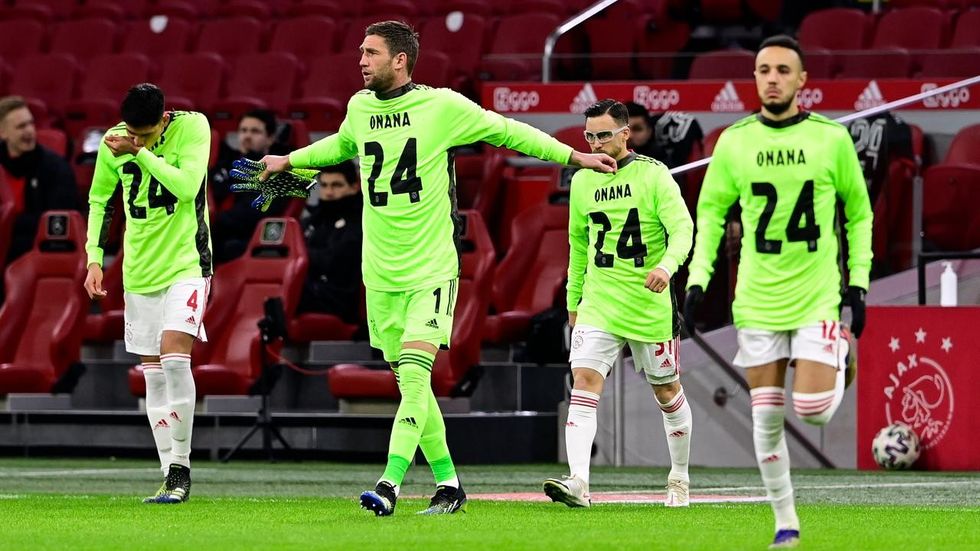 stekelenburg leeft mee met onana hij is een leuke gast in de kleedkamer