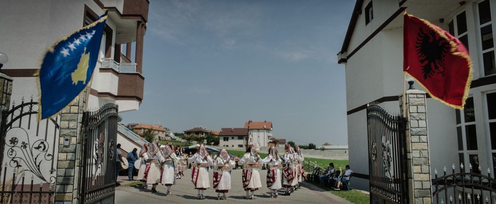 Stills IN BETWEEN 3 of 8