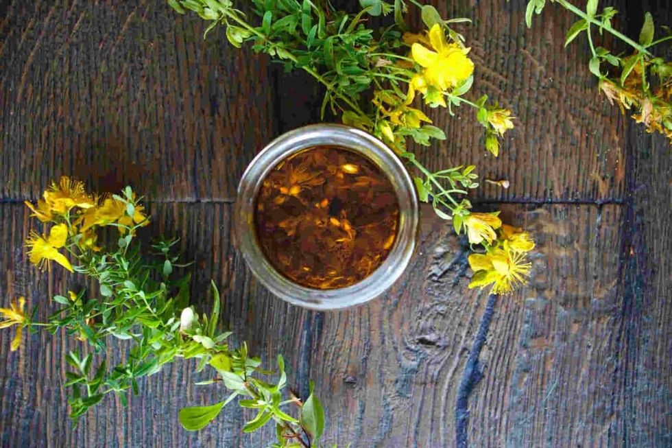 stjohn wort oil 10 1 rotated