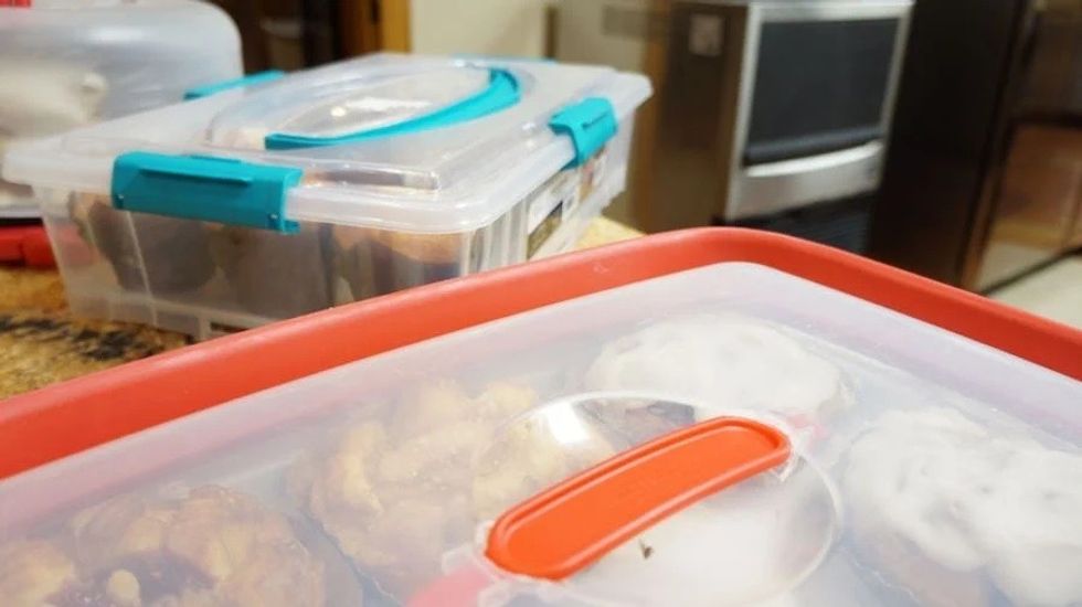 Storing muffins in tupperware