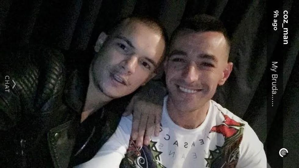 Stresi nuk mungon pranë Cozyt sa herë ai është në Tiranë. Reperi ishte i vetmi nga Babastars që e përkrahu pas arrestimit për marijuanë në Shqipëri, por i vetmi që e përkrahu publikisht pas incidentit me Noizyn. Shok i vërtet. Foto: Snapchat