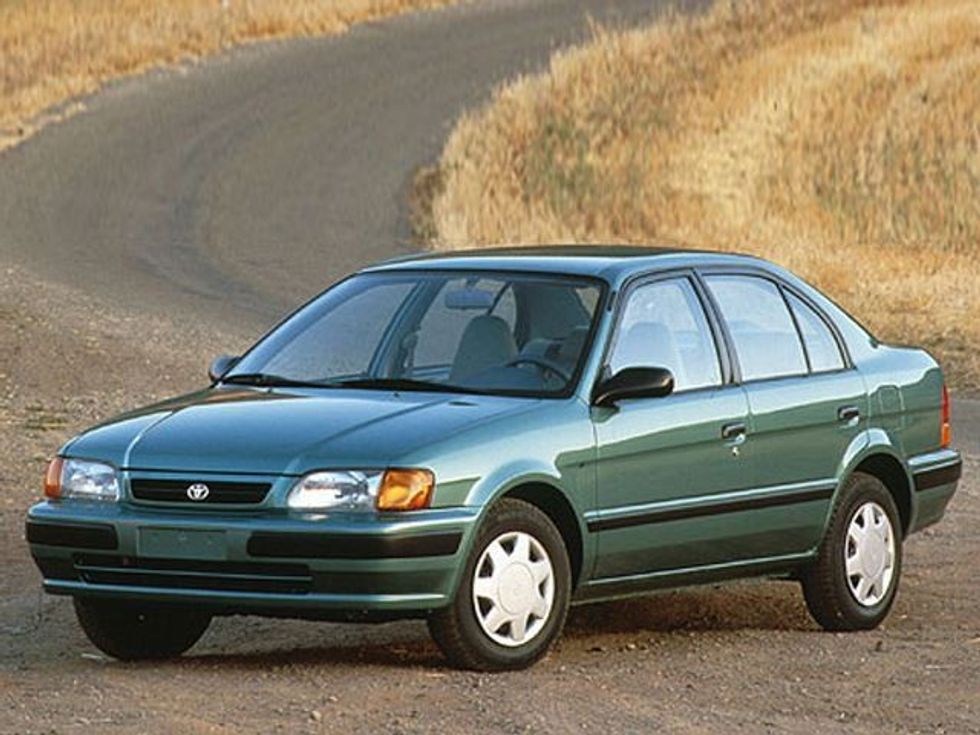 Strukturën e dëmtuar të makinës e kishte zevendesuar me nje dru te zakonshem foto 2