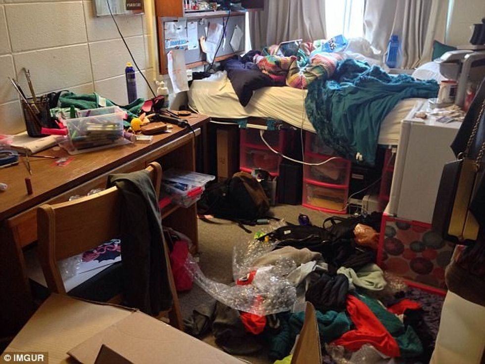 Studentët konkurrojnë për banesën më të papastër foto 4