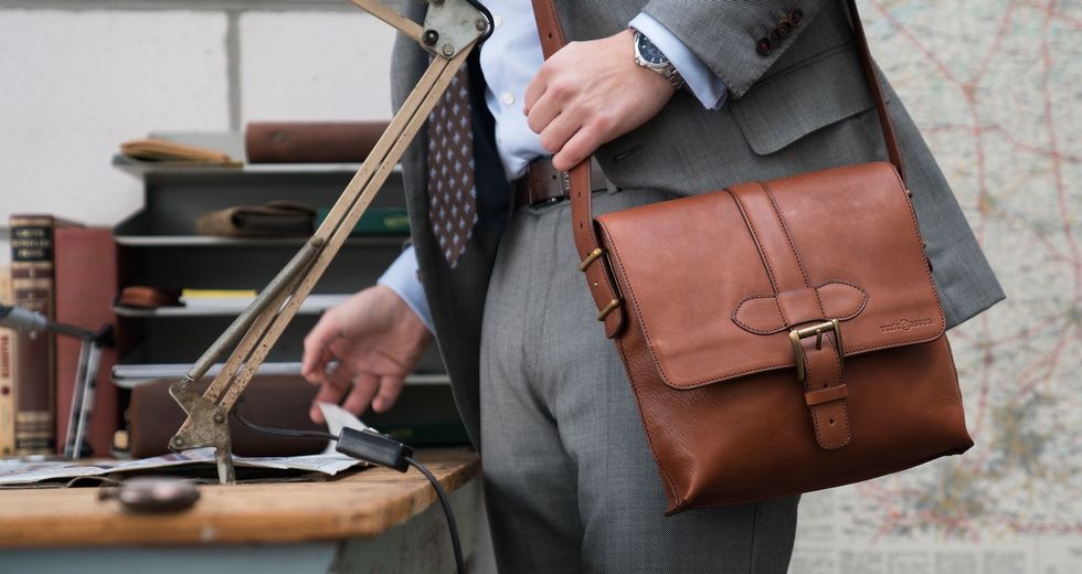 stylish vegetable tanned leather crossbody bag for men 305021