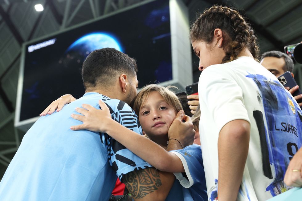 Suarez ngushëlloi familjen e tij, por mendon se FIFA e trajtoi Uruguain shumë ashpër