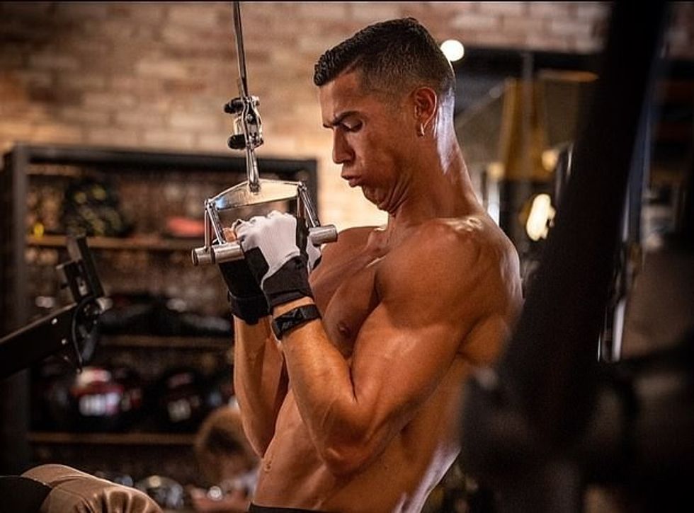 Sulmuesi portugez thuhet se mund të peshojë 250 kg, me Casemiro më afër 300 kg.