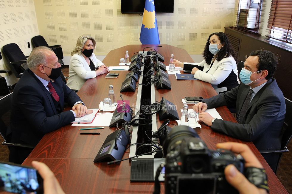 Takimi Albin Kurti e Vjosa Osmani me Fikrim Damka nga Partia Demokratike Turke foto Ridvan Slivova 2