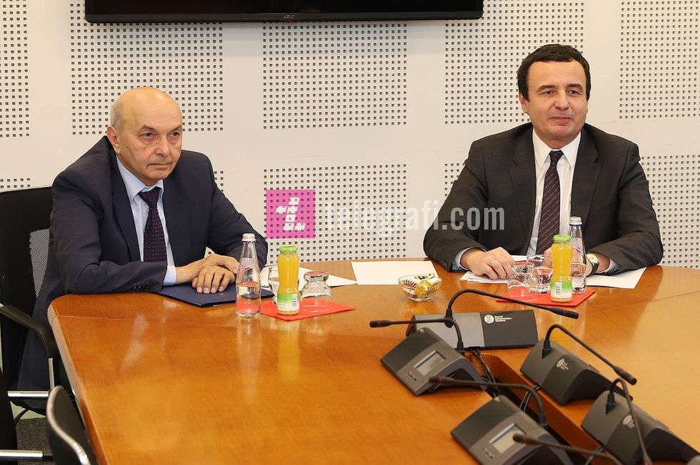 Takimi i dyte pase qertifikimit LV LDK Albin Kurti Isa Musrafa foto Ridvan Slivova 3