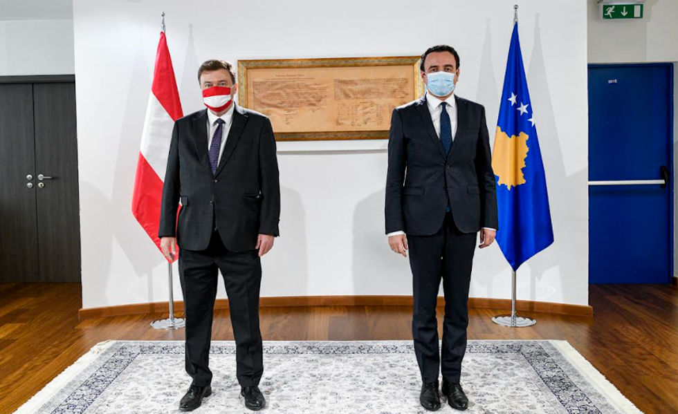 takimi me ambasadorin austriak