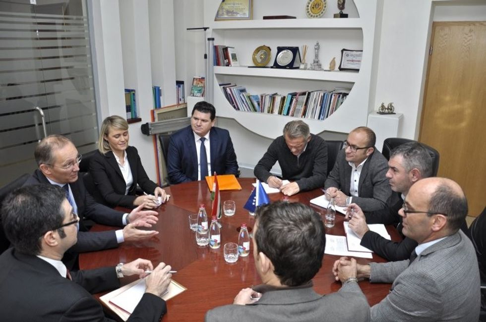 Takimi mes ministrit Shala dhe ambasadorit hungarez