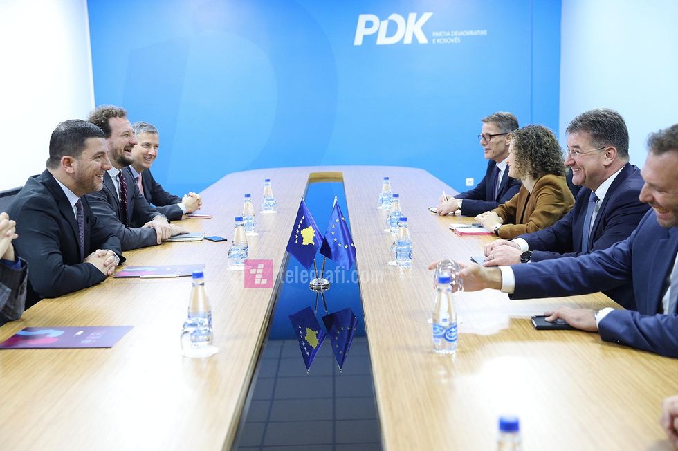 Takimi ne PDK Memli Krasniqi me Miroslav Lajcak foto Ridvan Slivova 1