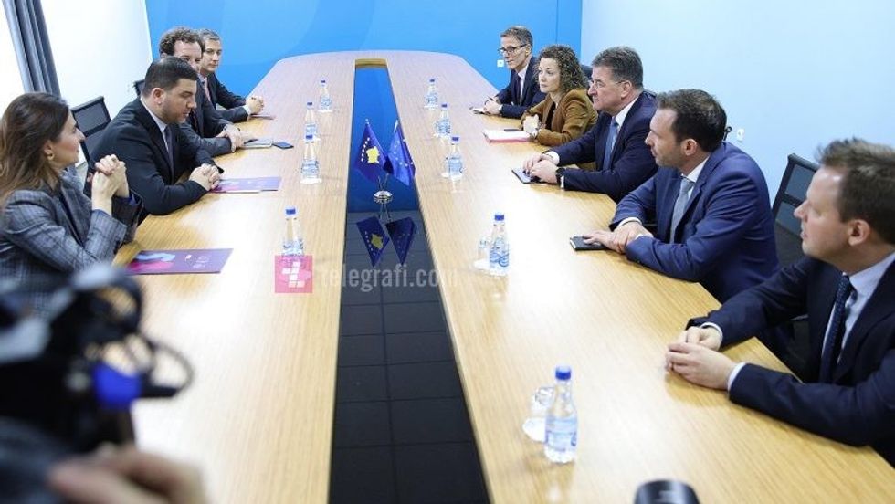 Takimi ne PDK Memli Krasniqi me Miroslav Lajcak foto Ridvan Slivova 2 1