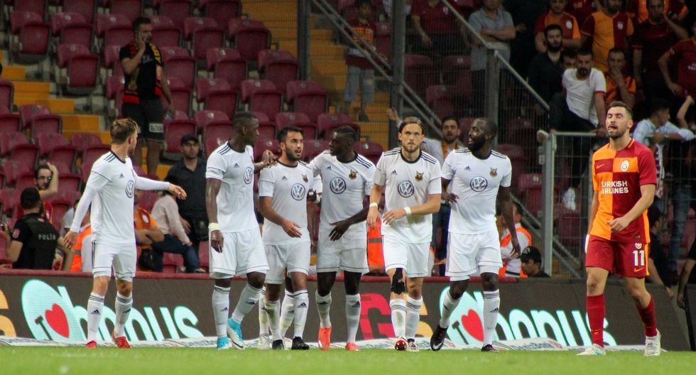 taraftardan yonetime protesto sneijdere sevgi 1500582848352