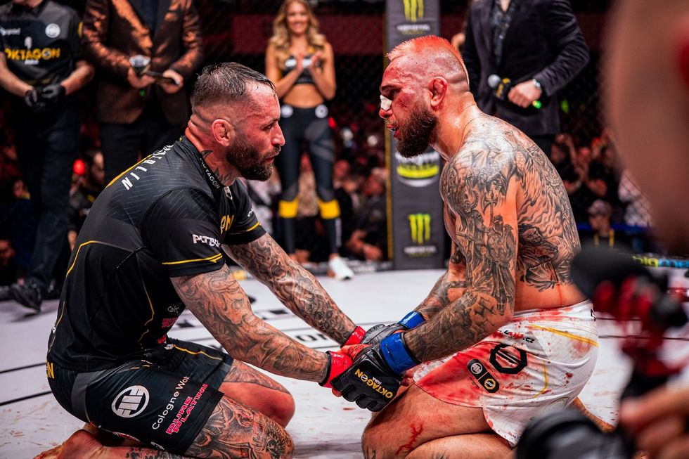 Të dy ndanë një përqafim pas përleshjes