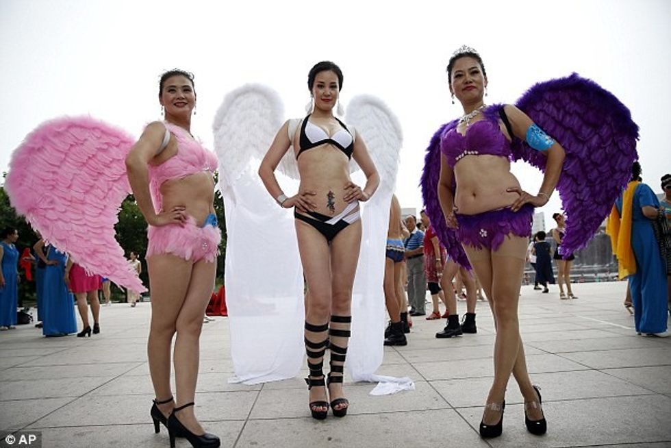 Të moshuarat shfaqen në bikini per te treguar se bukuria nuk ka moshe foto 3