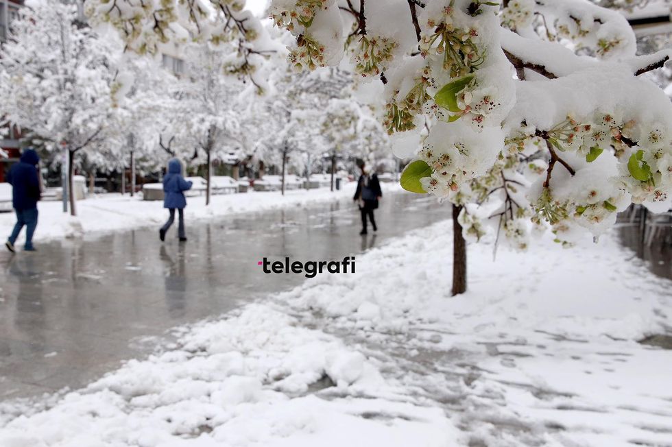 te reshurat me bore ne muajin Prill ne Prishtine foto Ridvan Slivova 33