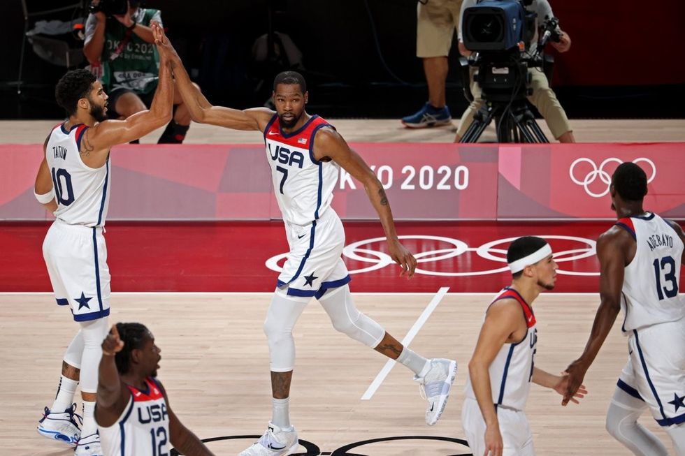 Team USA s Kevin Durant slar LeBron James Michael