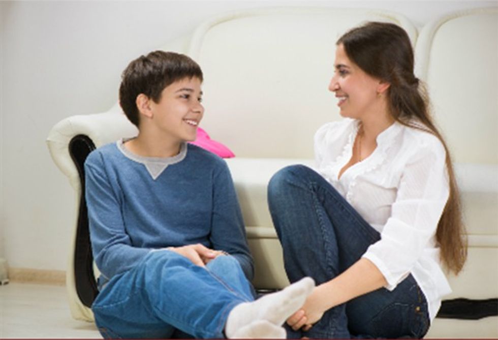 Teen-boy-talking-with-mom-