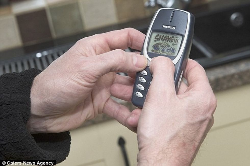 Telefoni mobil që besohet së është më i vjetri deri më tash i ka mbijetuar dy lufterave foto 2