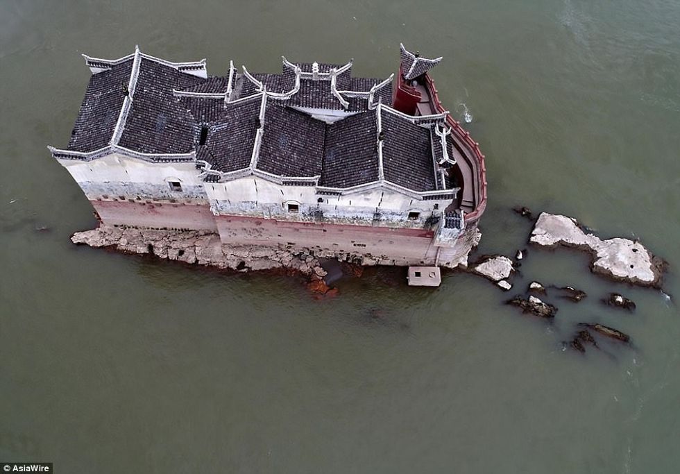 Tempulli i lashtë 700 vjet ka qëndruar edhe kur niveli ujit arrinte deri dhjetë metra foto 9