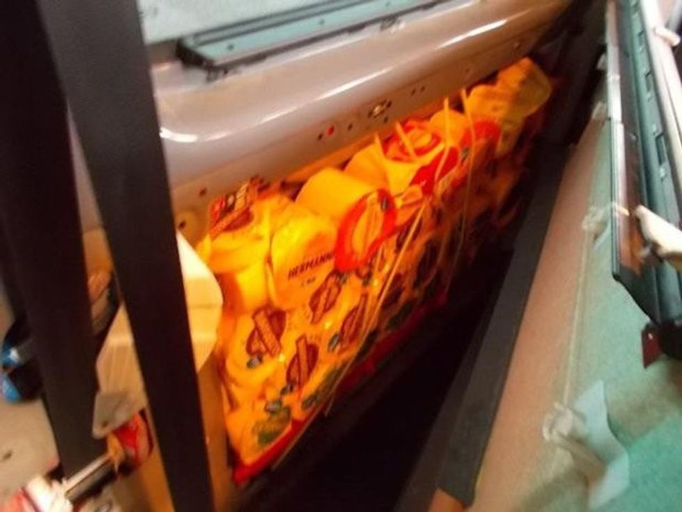 Tentoi të fuste paligjshëm rreth 100 kilogramë djathë foto 3